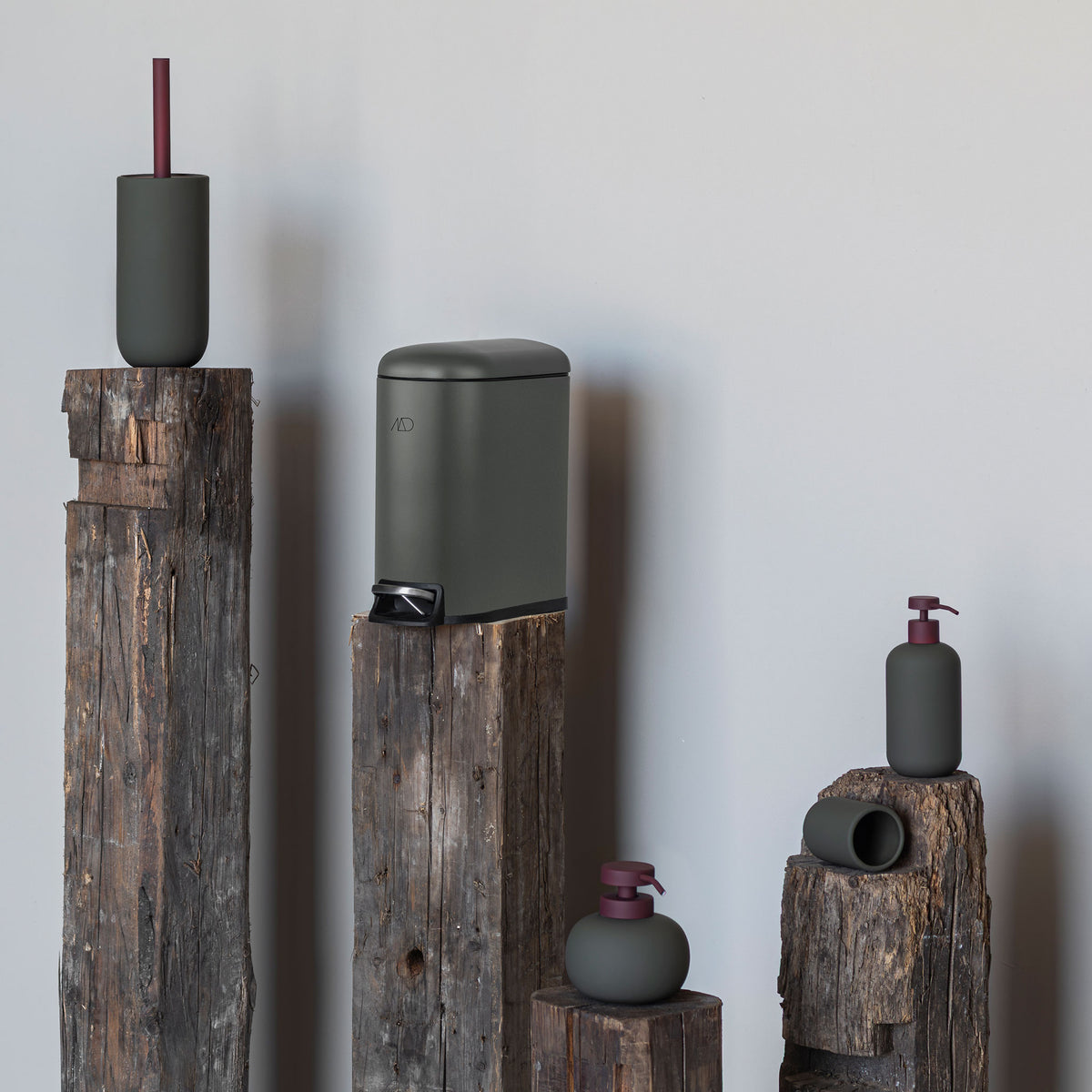 LOTUS PLAY toiletbørsteholder (2 håndtag), Dark olive