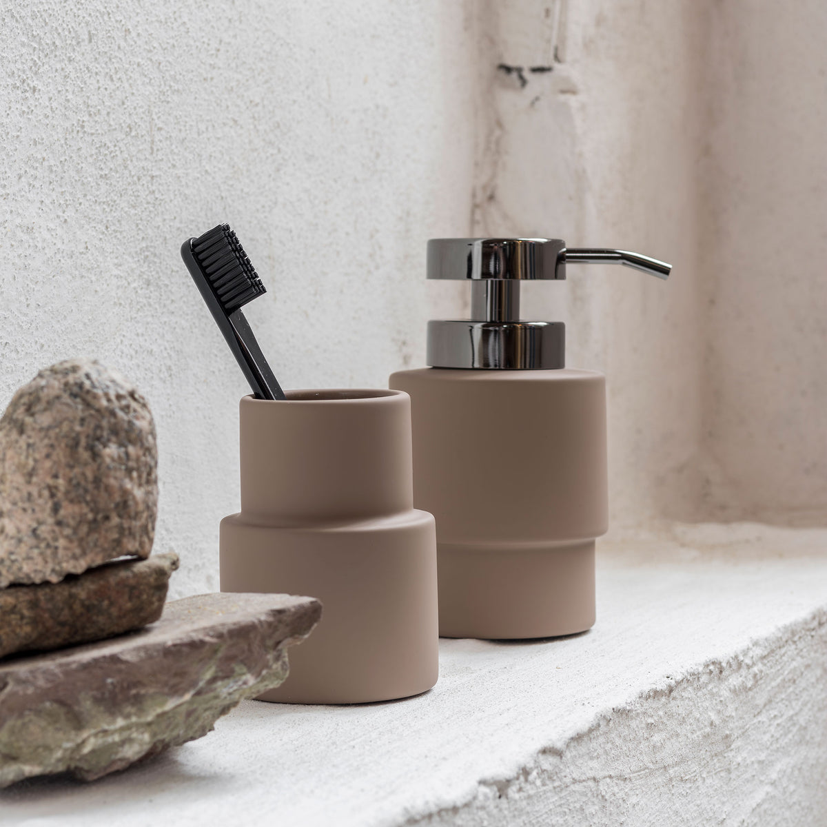 SHADES dispenser, Nougat